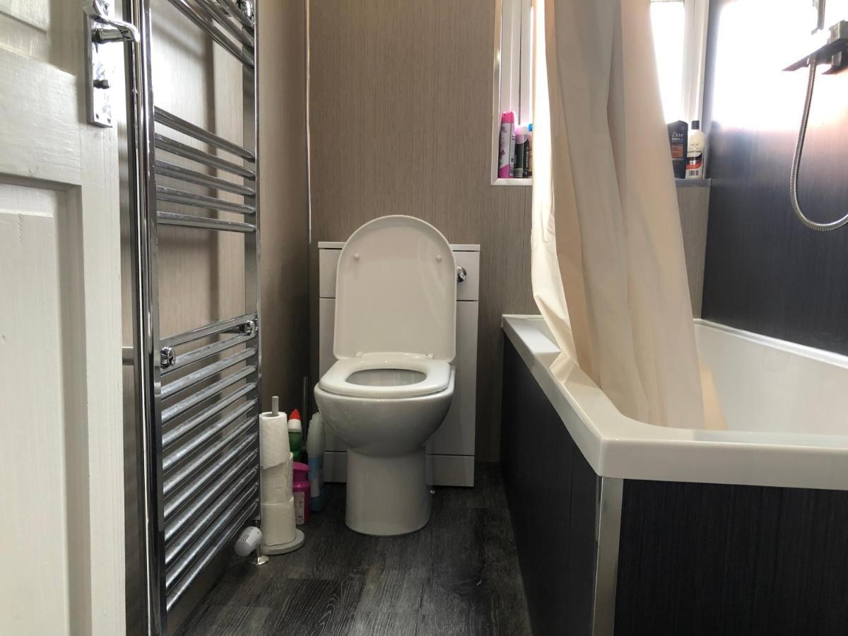 Captivating 2-Bed Apartment In Керкколди Экстерьер фото