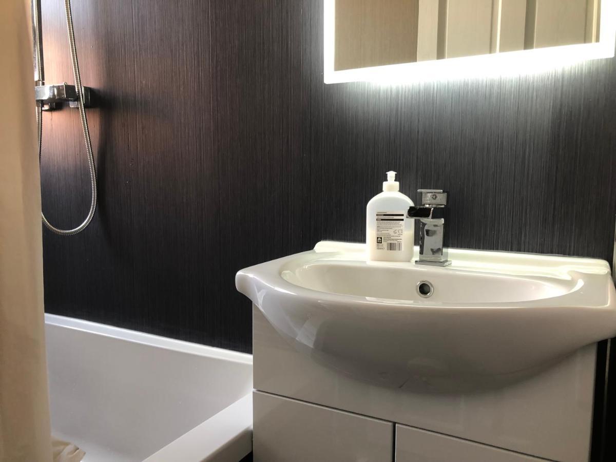 Captivating 2-Bed Apartment In Керкколди Экстерьер фото