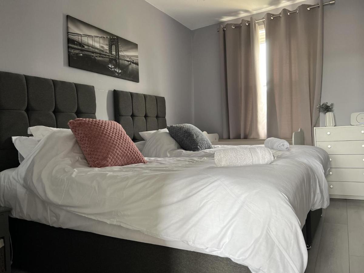Captivating 2-Bed Apartment In Керкколди Экстерьер фото