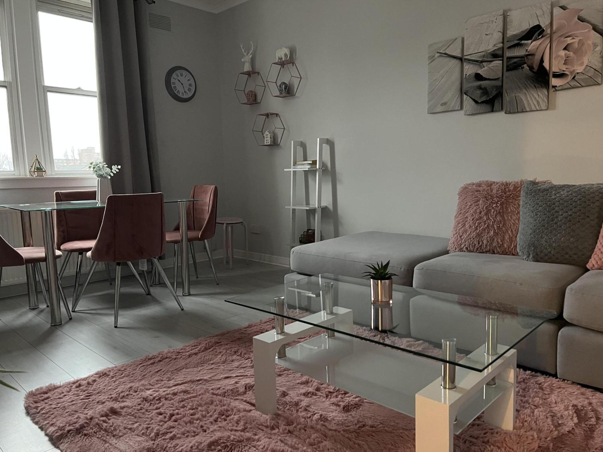 Captivating 2-Bed Apartment In Керкколди Экстерьер фото